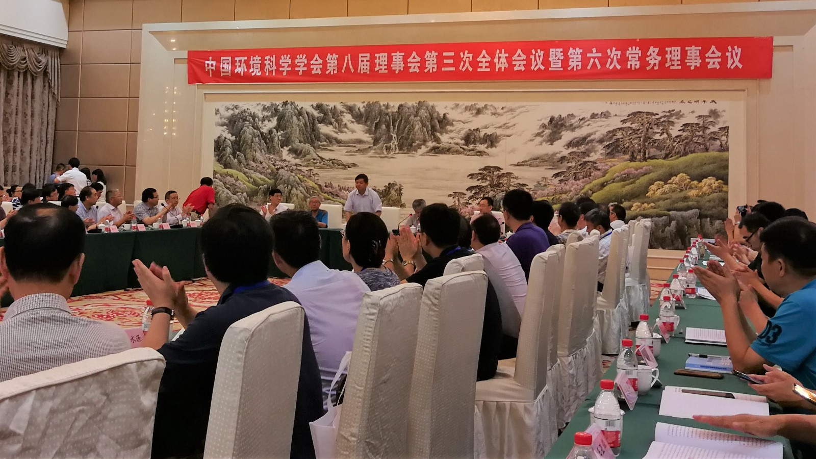 侯院长出席中国环境科学学会第八届理事会第三次全体会议暨第六次常务理事会议.jpg